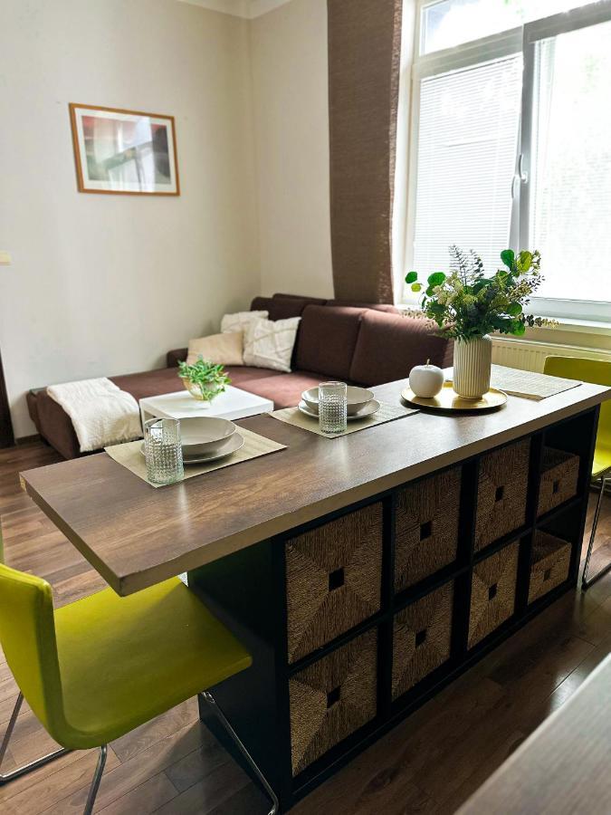 Spacious City Centre Apartment Братислава Экстерьер фото