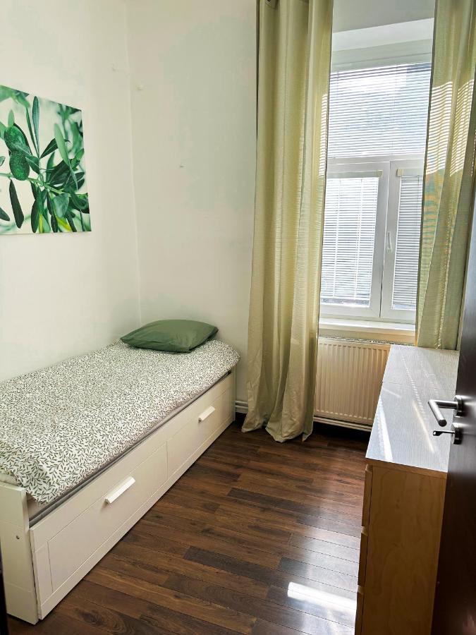 Spacious City Centre Apartment Братислава Экстерьер фото